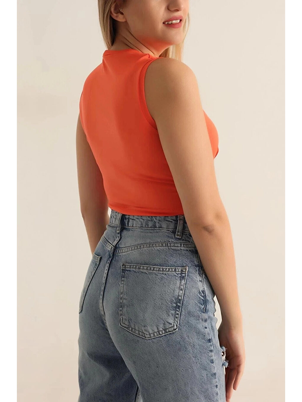 Turuncu Kadın Oranj Önü Düğümlü Bisiklet Yaka Sıfır Kol Elastanlı Crop Bluz HZL23S-SND120181-3