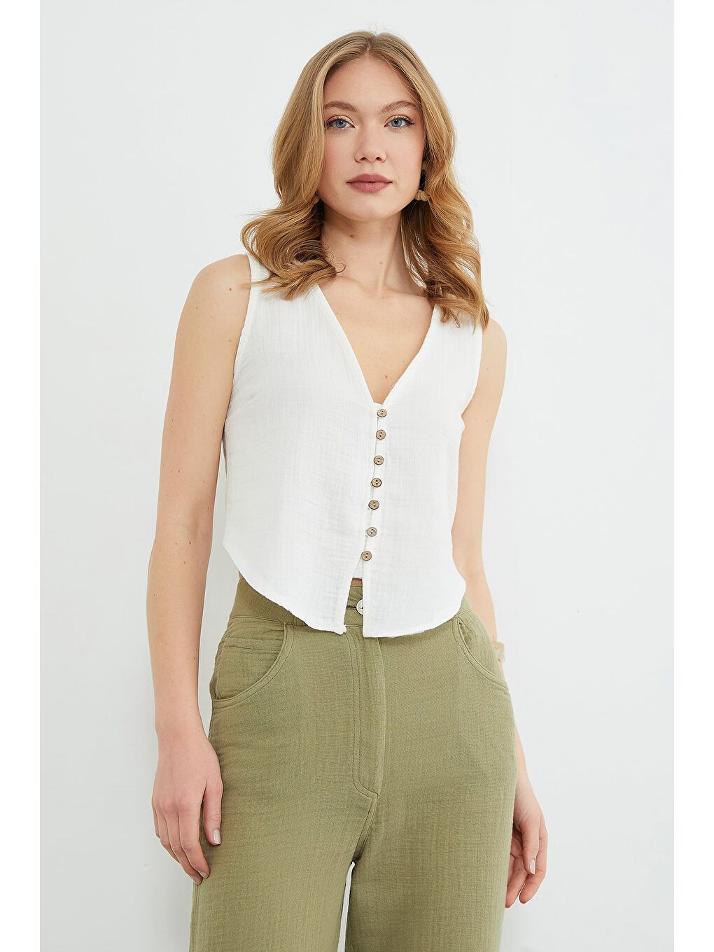 Beyaz Düğmeli V Yaka Müslin Kumaş Yelek-1