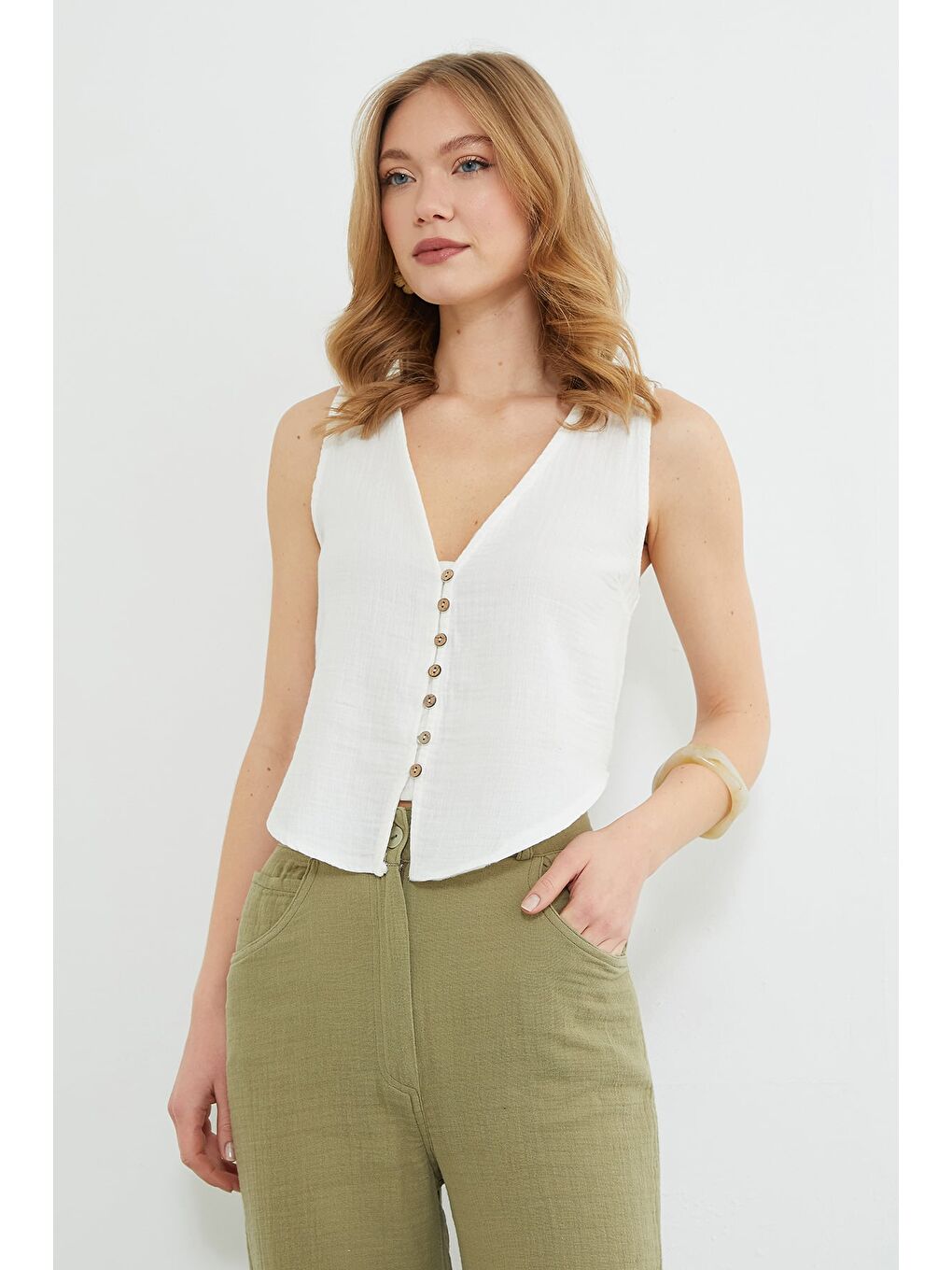 Beyaz Düğmeli V Yaka Müslin Kumaş Yelek-2