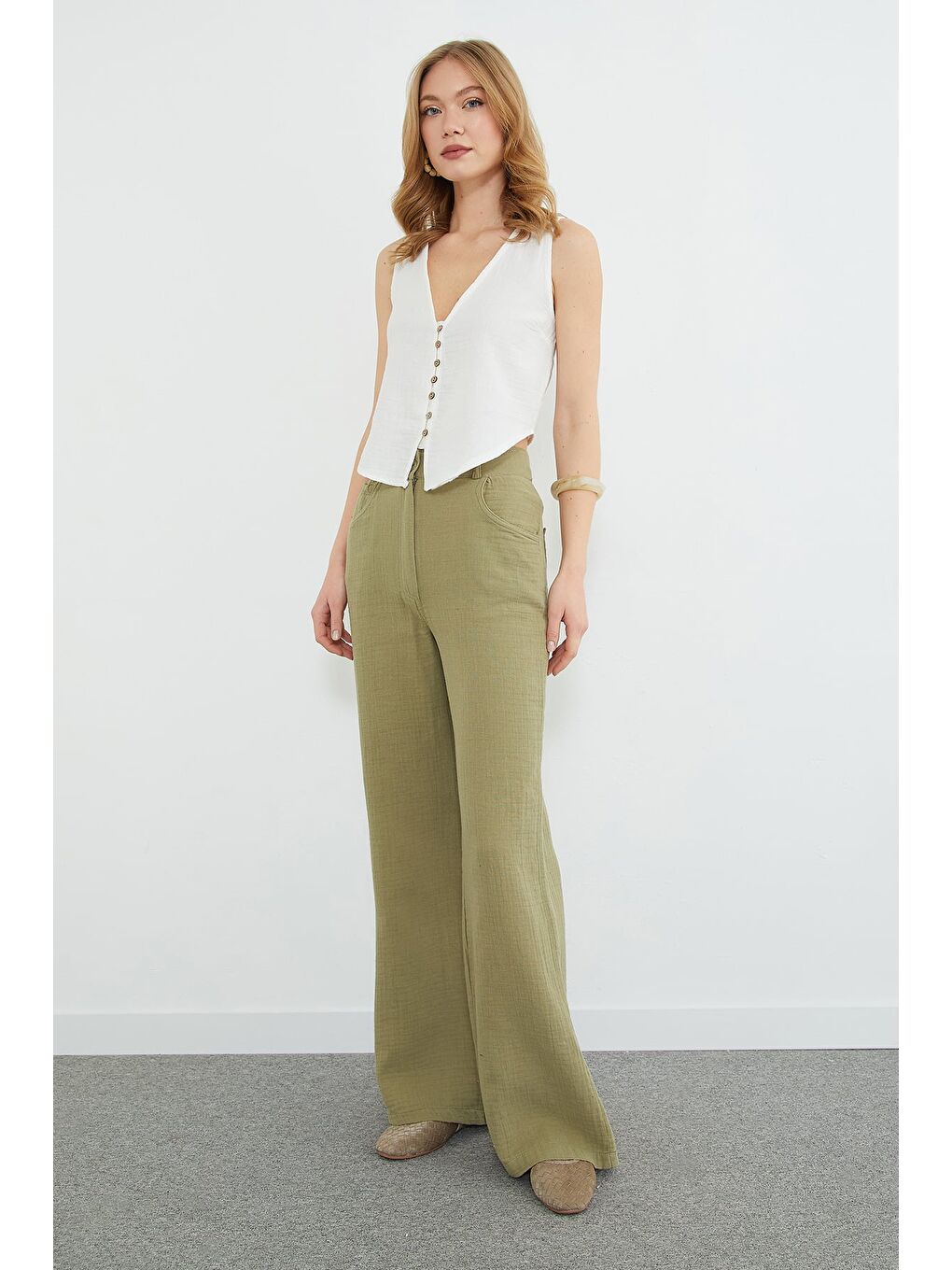 Beyaz Düğmeli V Yaka Müslin Kumaş Yelek-3