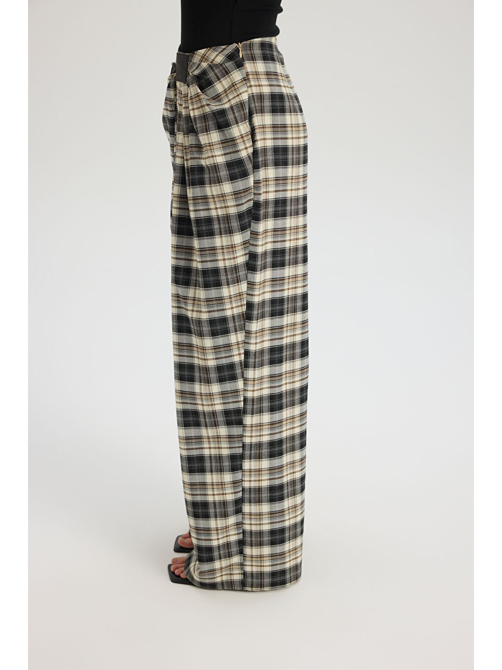 Corvin Pile Detaylı Dökümlü Siyah Ekose Pantolon-2