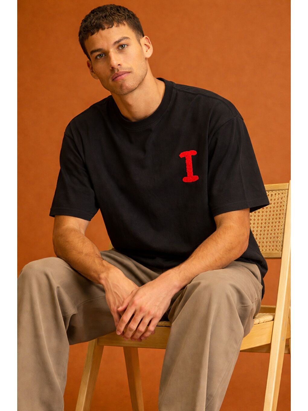 Siyah Erkek Oversize Tişört "Love Is Everywhere" Baskılı Basic Pamuklu T-Shirt-2