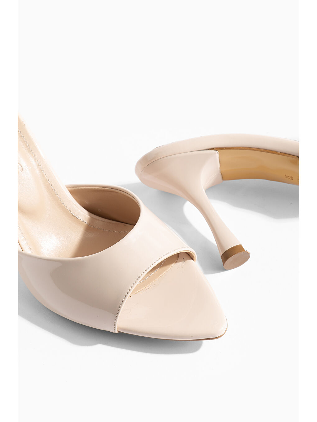 Bej Edissa Günlük Ortopedik Kadın Klasik Topuklu Terlik-2