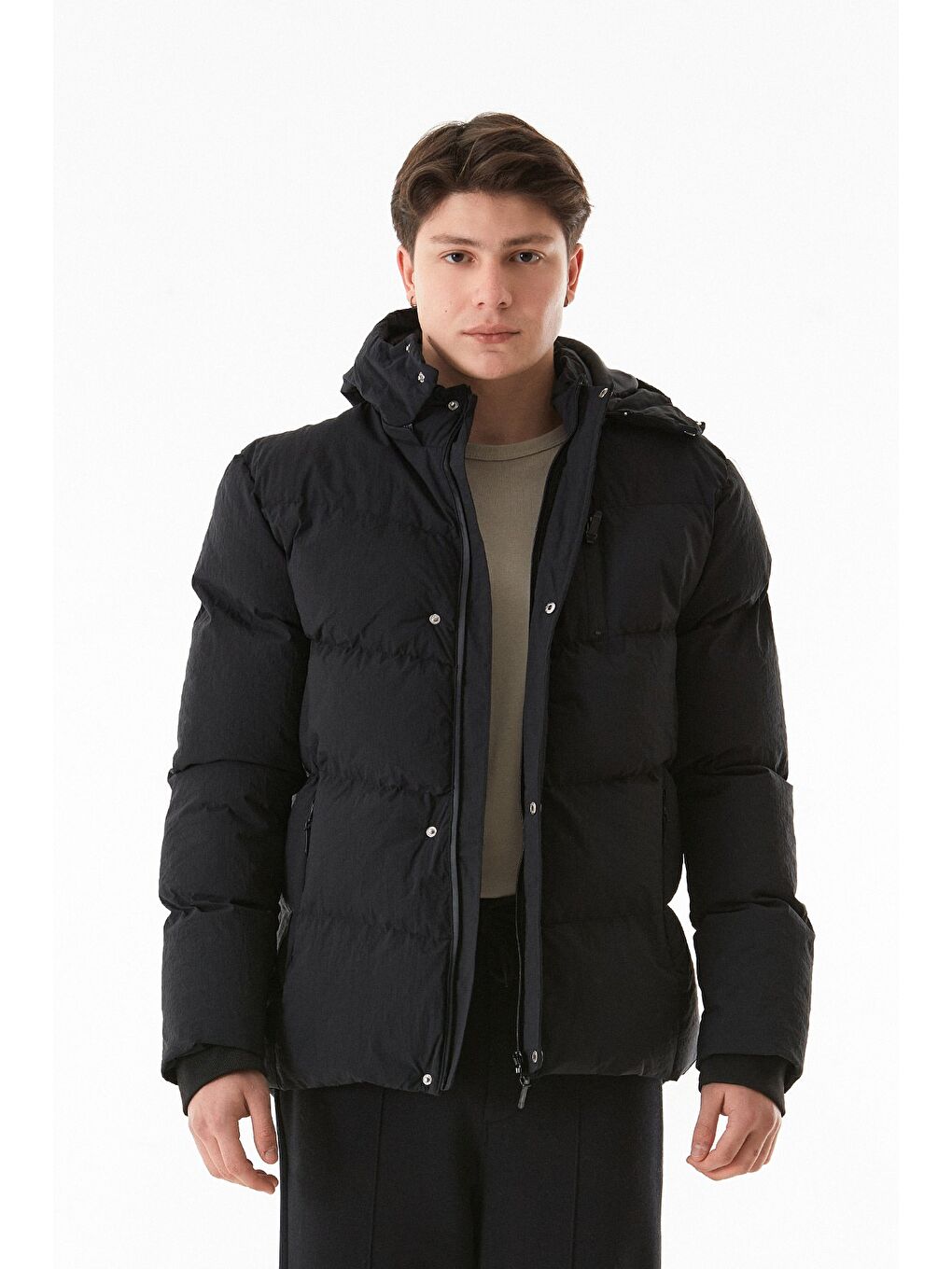 Siyah Cebi Fermuarlı Çıtçıtlı Kapüşonlu Mont-3