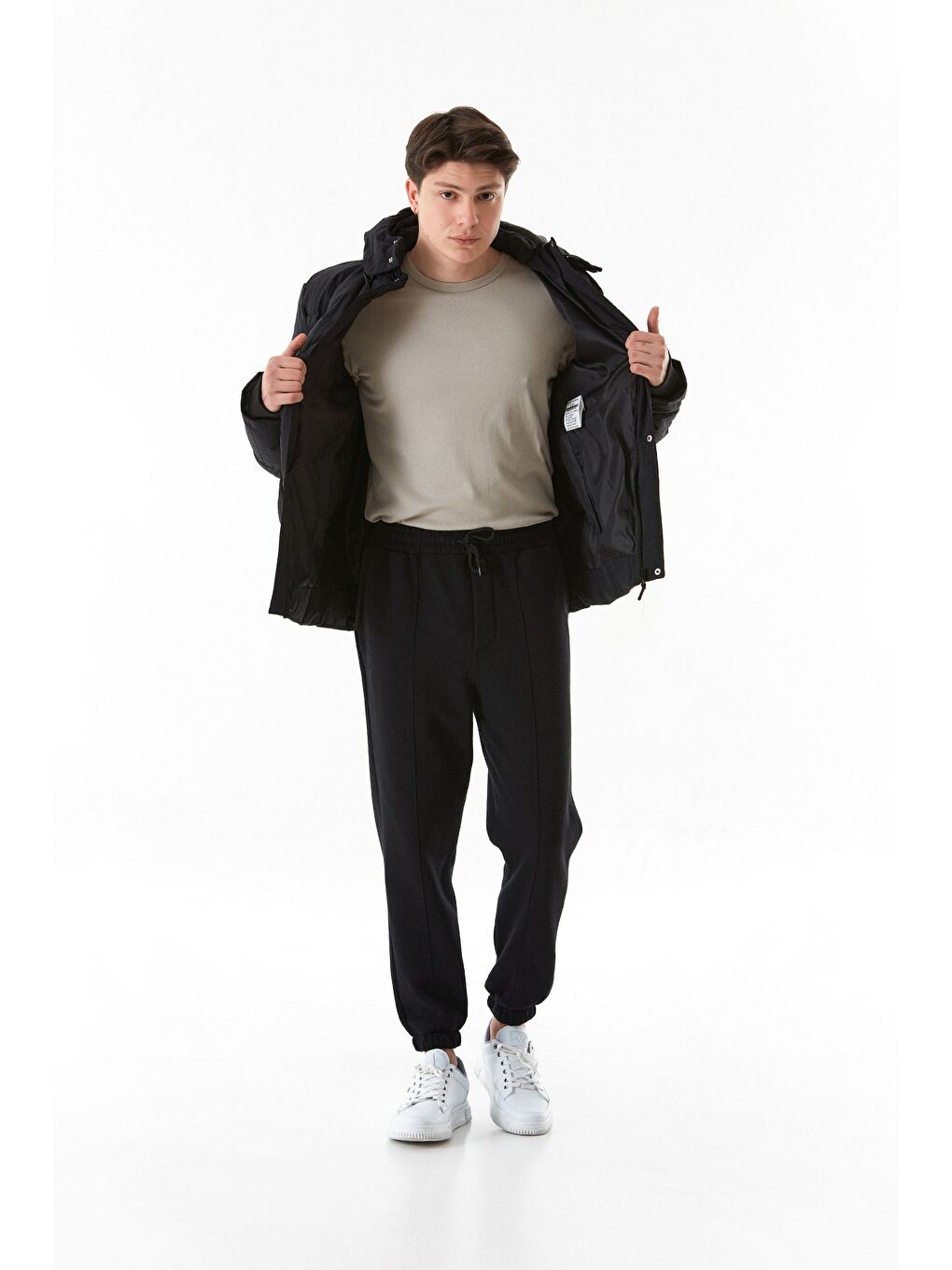 Siyah Cebi Fermuarlı Çıtçıtlı Kapüşonlu Mont-4