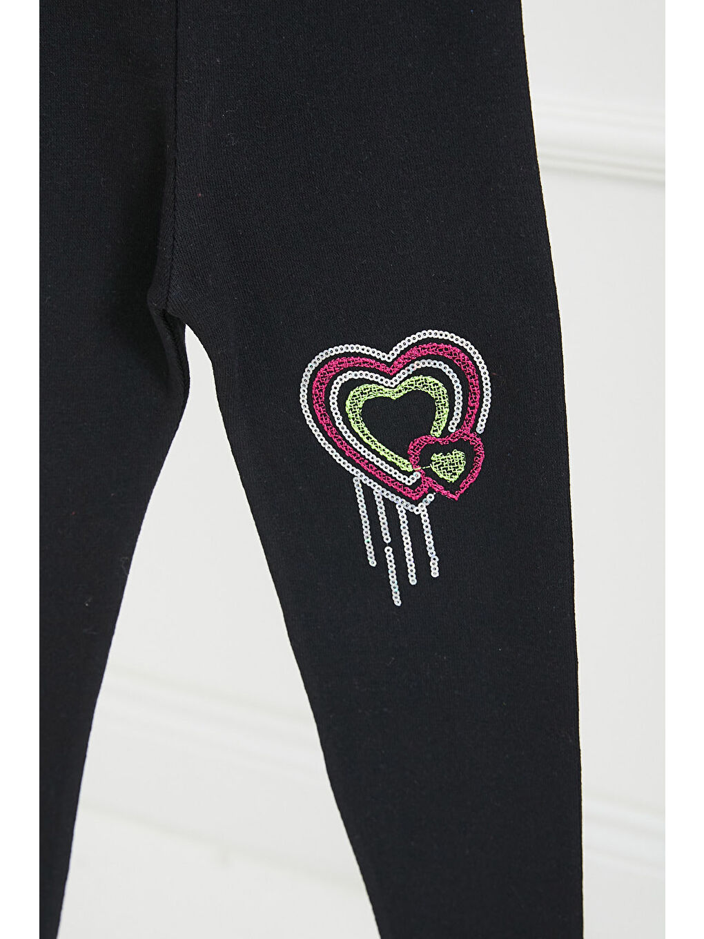 Kız Çocuk Siyah Nakışlı Tayt - 26674-1