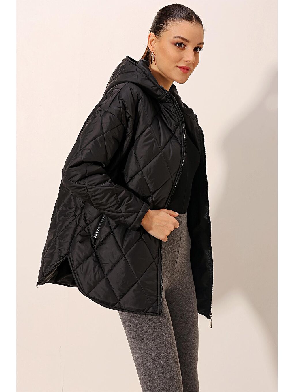 5181 Kapüşonlu Kapitone Mont - Siyah-4