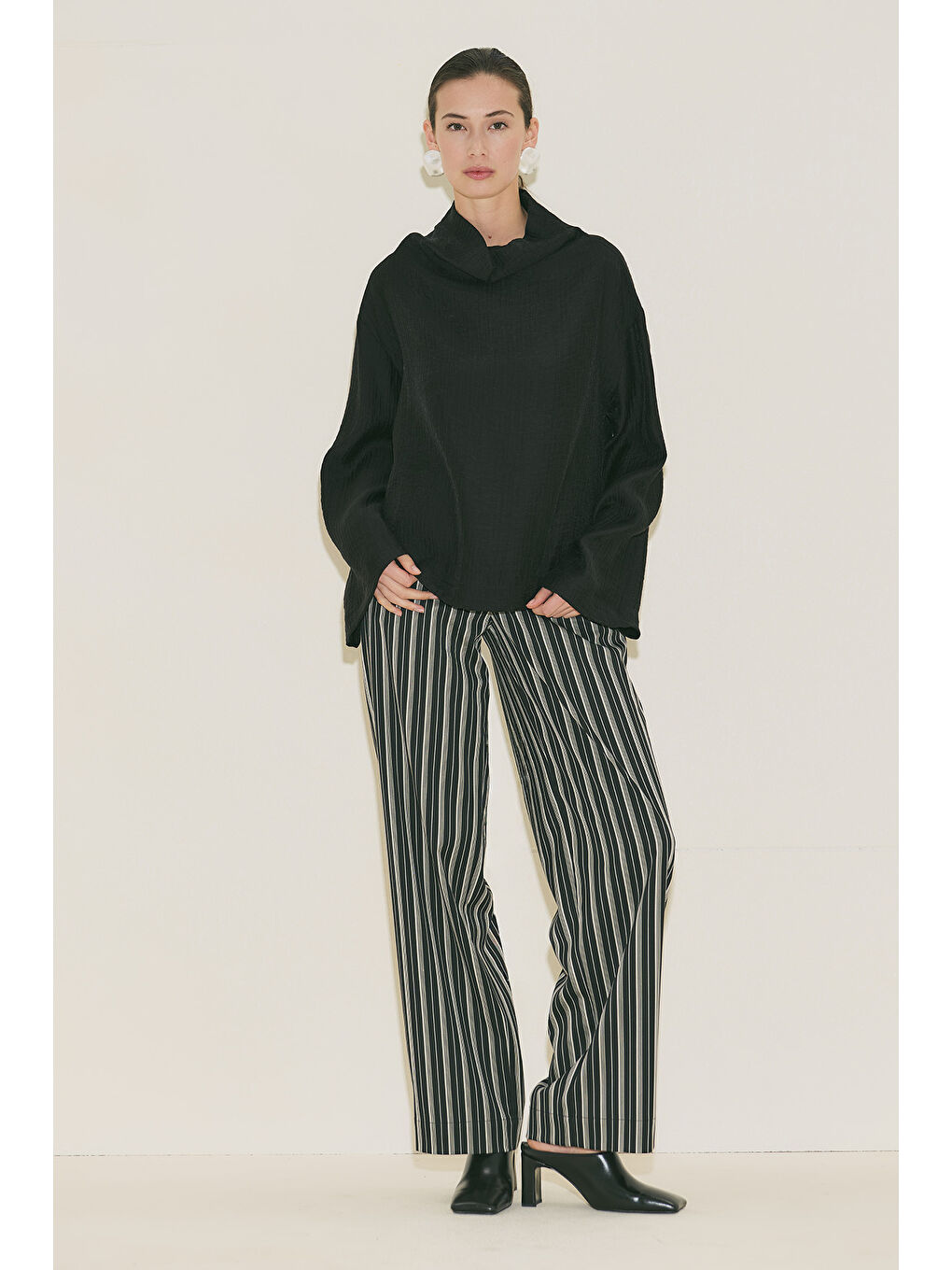 Dokulu Dökümlü Bluz Siyah-4