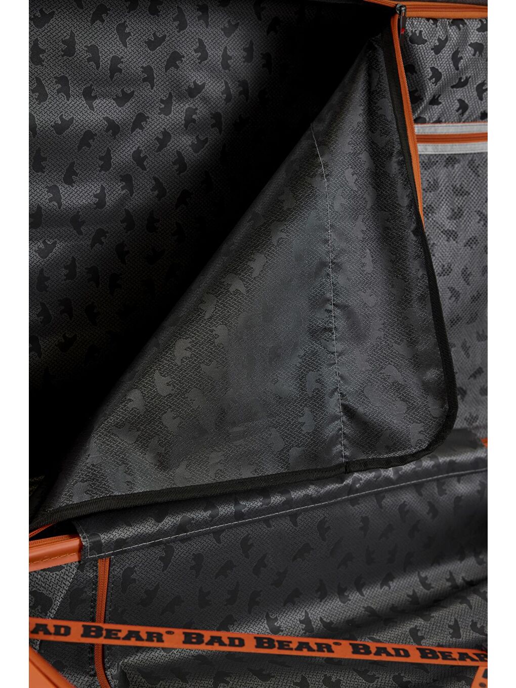 Logo Siyah Büyük Boy Tekerlekli ABS Valiz 95 Lt.-11