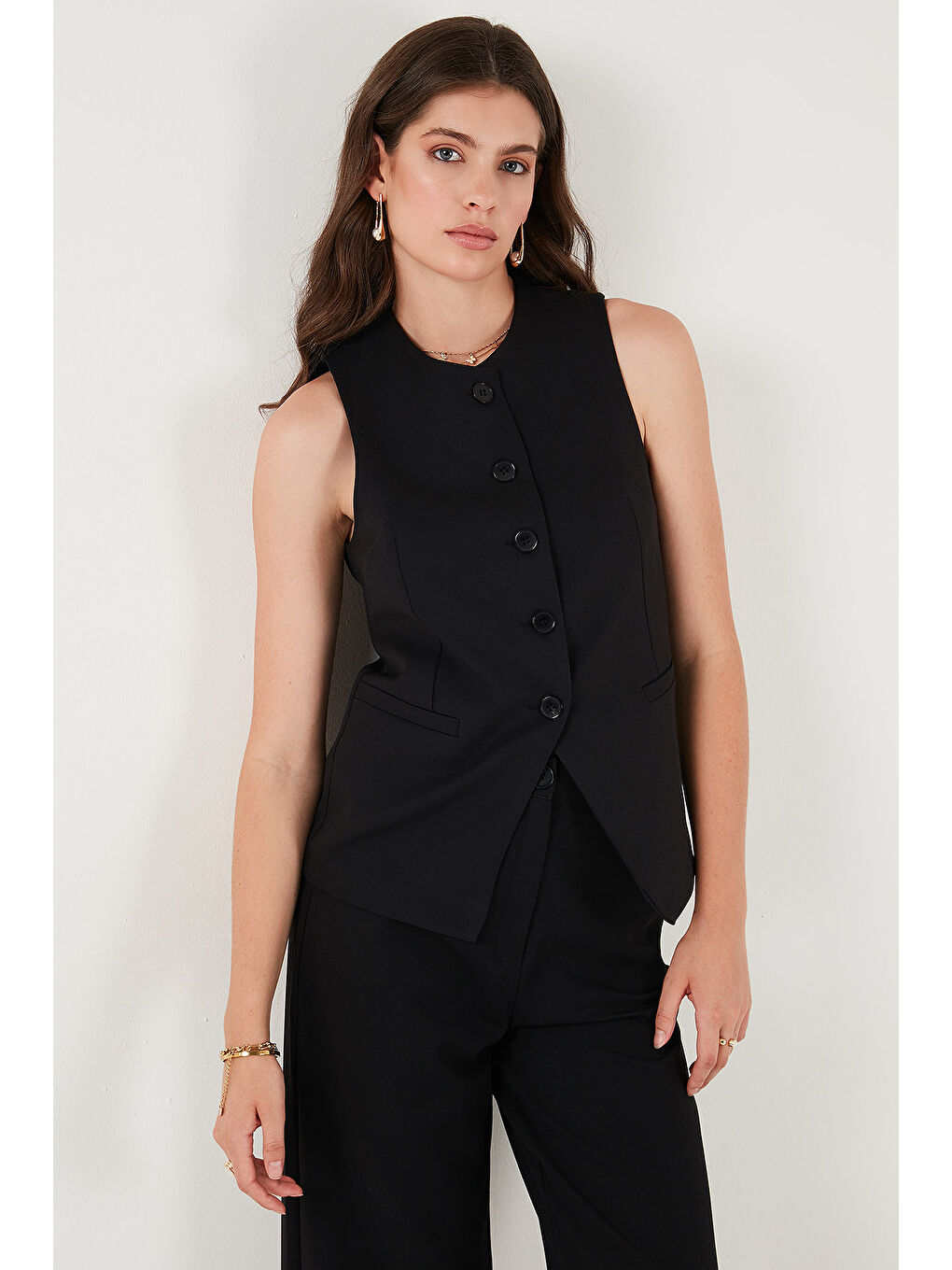 Siyah Regular Fit Bisiklet Yaka Kolsuz Düğmeli Basic Kadın Bluz Yelek 65200004-3