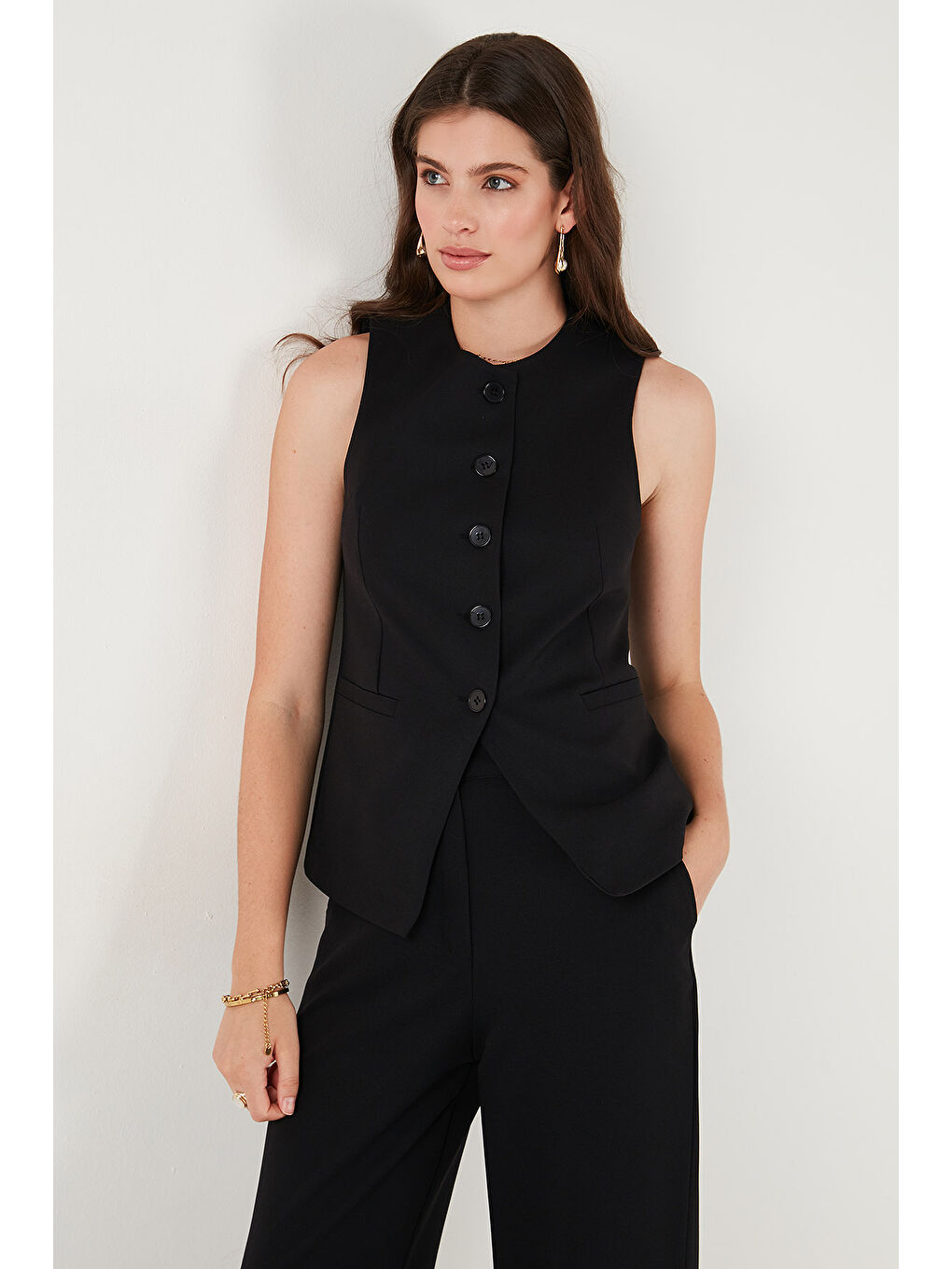 Siyah Regular Fit Bisiklet Yaka Kolsuz Düğmeli Basic Kadın Bluz Yelek 65200004-4