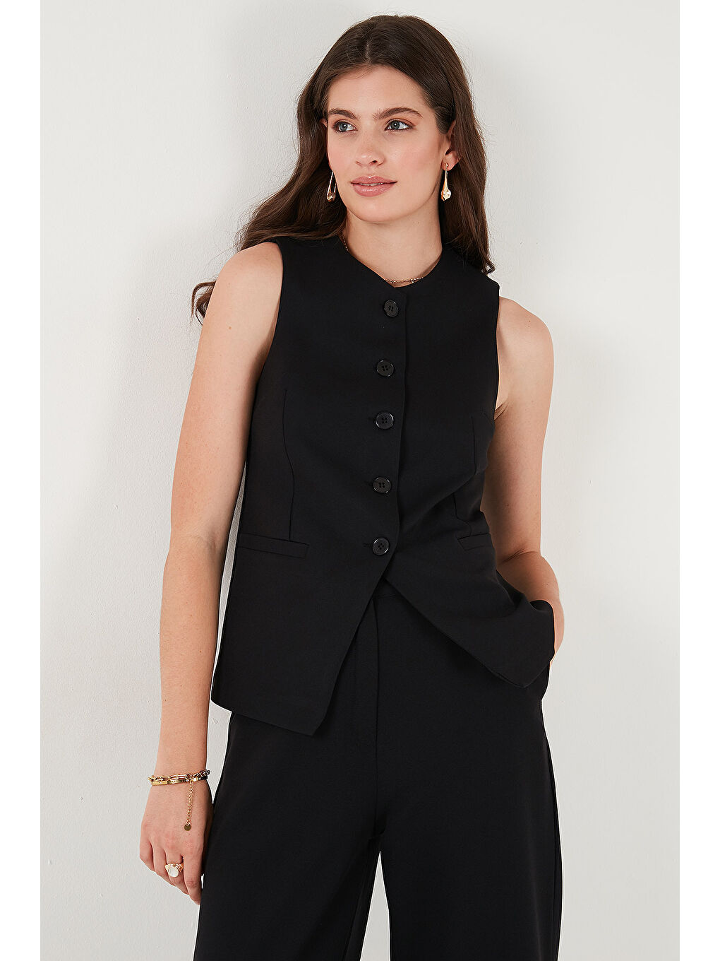 Siyah Regular Fit Bisiklet Yaka Kolsuz Düğmeli Basic Kadın Bluz Yelek 65200004-5