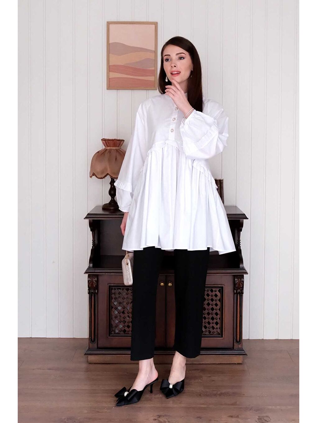 Beyaz İnci Detaylı Robalı Tunik Siyah Boru Paça Pantolon Takım