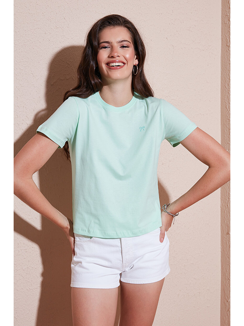 Yeşil Pamuklu Slim Fit Bisiklet Yaka Minimal İşleme Detaylı T Shirt 5866398-4