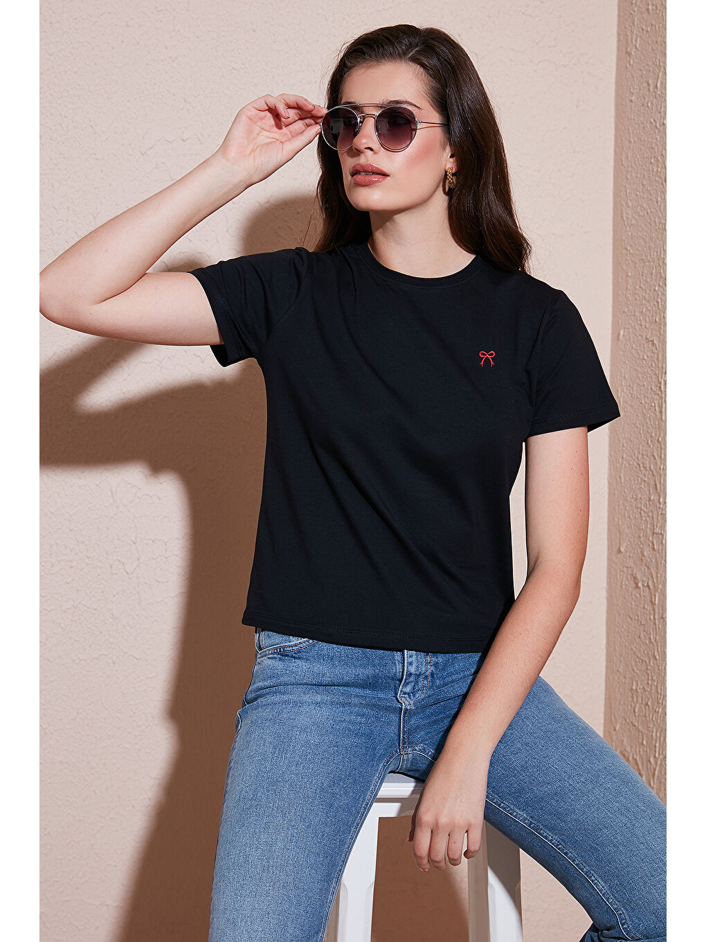 Siyah Pamuklu Slim Fit Bisiklet Yaka Minimal İşleme Detaylı T Shirt 5866398-1