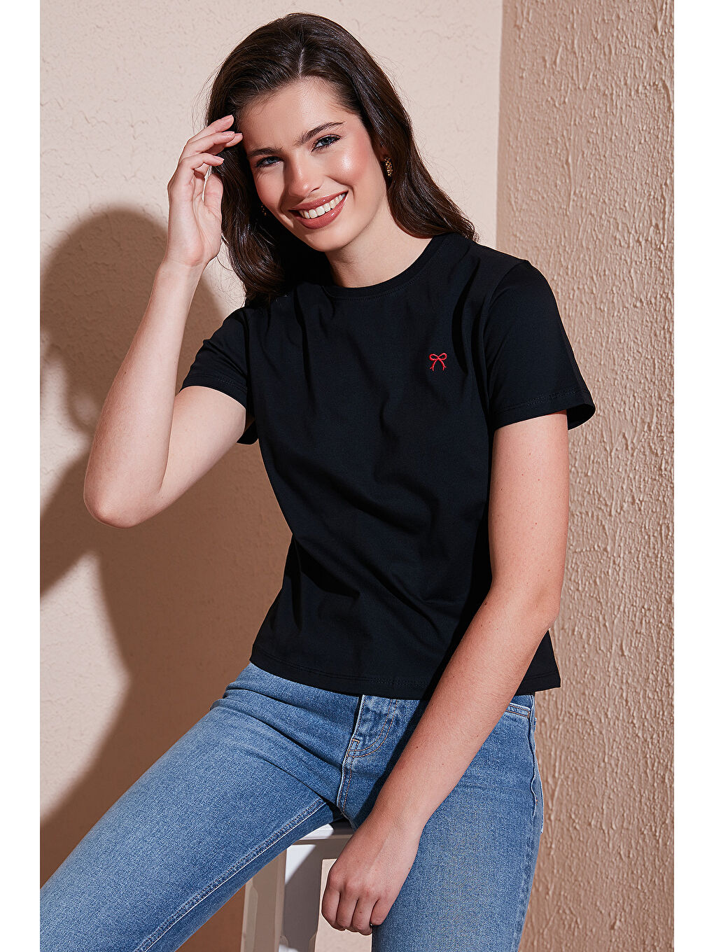 Siyah Pamuklu Slim Fit Bisiklet Yaka Minimal İşleme Detaylı T Shirt 5866398-2