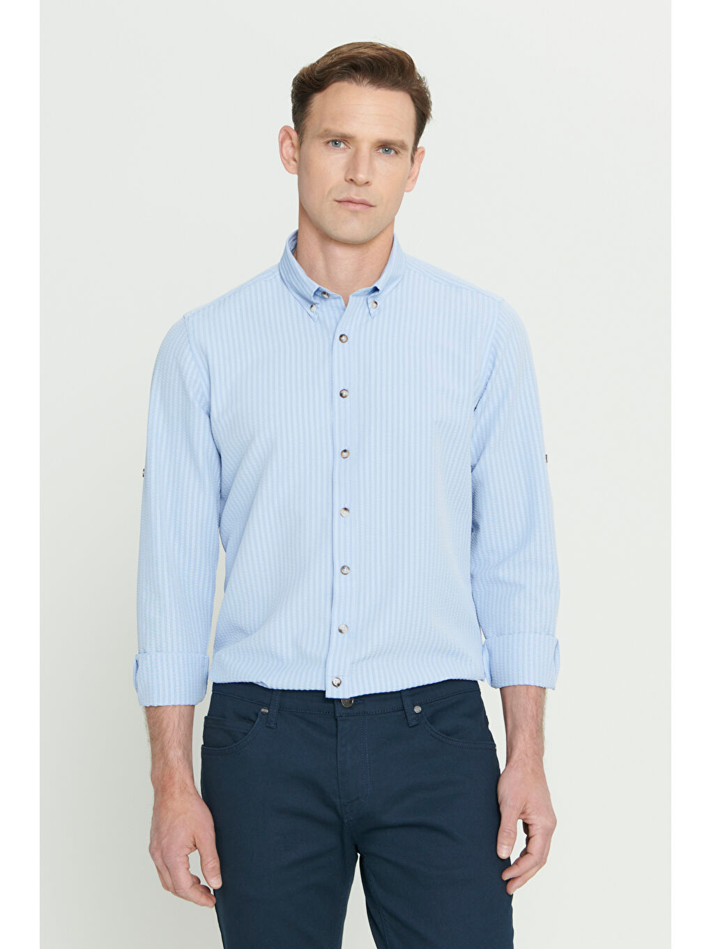 Erkek Lacivert Slim Fit Dar Kesim Gofre Desenli Düğmeli Yaka Hafif Kumaş Gömlek