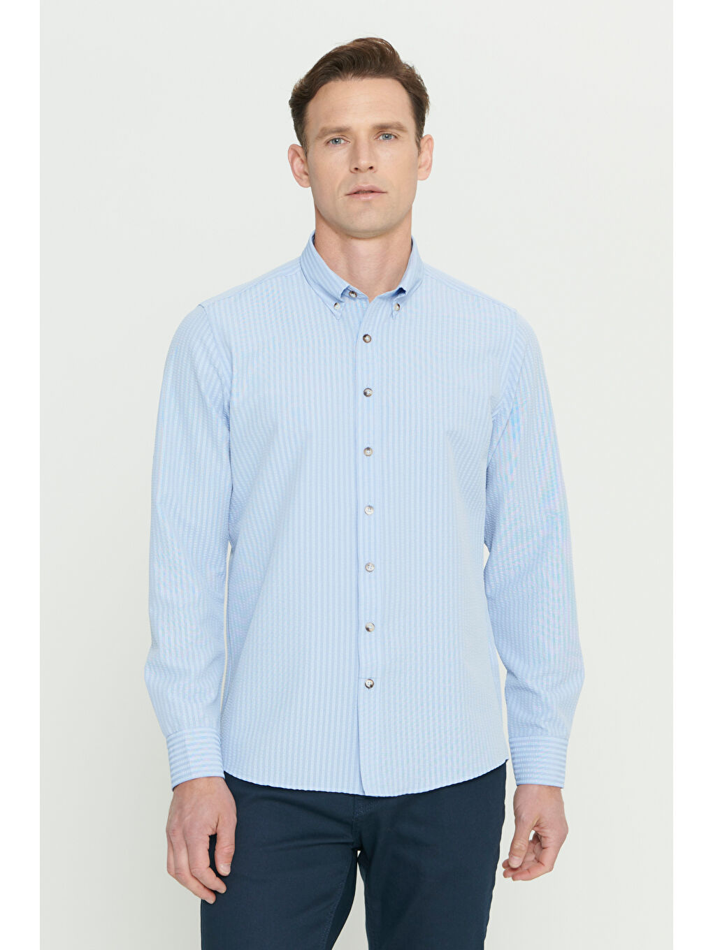 Erkek Lacivert Slim Fit Dar Kesim Gofre Desenli Düğmeli Yaka Hafif Kumaş Gömlek-2