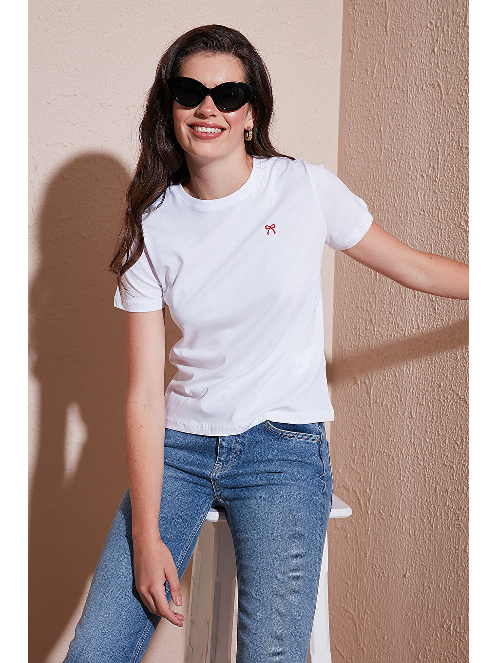 Beyaz Pamuklu Slim Fit Bisiklet Yaka Minimal İşleme Detaylı T Shirt 5866398