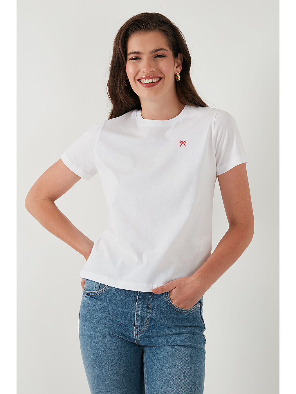 Beyaz Pamuklu Slim Fit Bisiklet Yaka Minimal İşleme Detaylı T Shirt 5866398-2