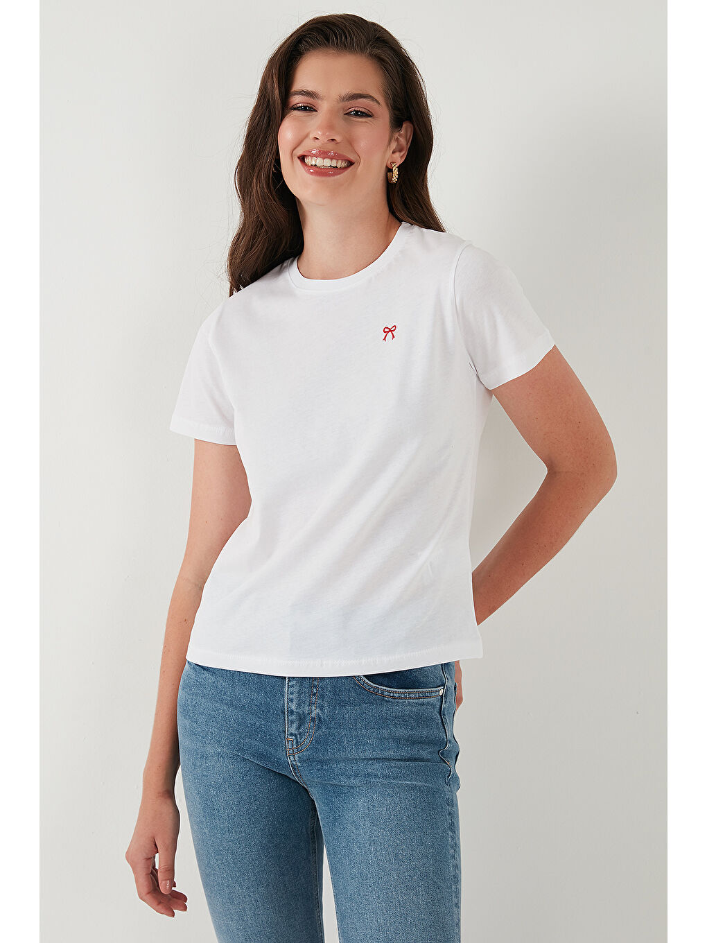 Beyaz Pamuklu Slim Fit Bisiklet Yaka Minimal İşleme Detaylı T Shirt 5866398-3