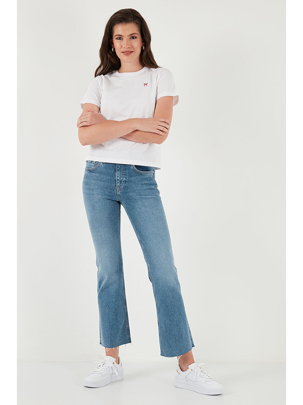 Beyaz Pamuklu Slim Fit Bisiklet Yaka Minimal İşleme Detaylı T Shirt 5866398-5