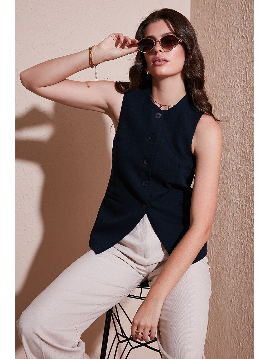 Lacivert Regular Fit Bisiklet Yaka Kolsuz Düğmeli Basic Kadın Bluz Yelek 65200004-1