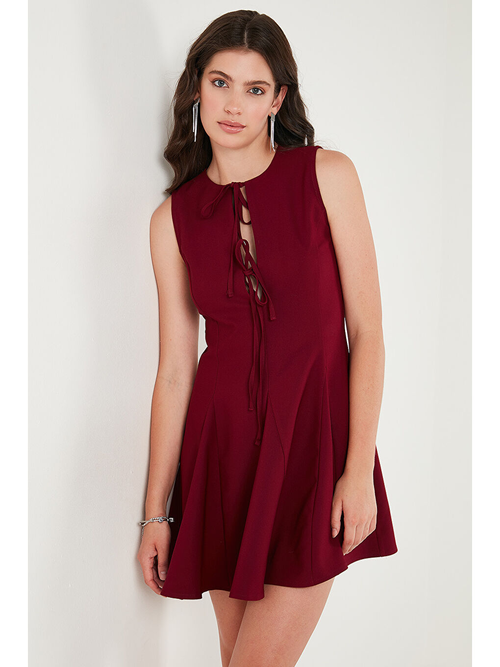 Bordo Regular Fit Kloş Etekli Bağlama Detaylı Kolsuz Kadın Mini Elbise 6525592-3