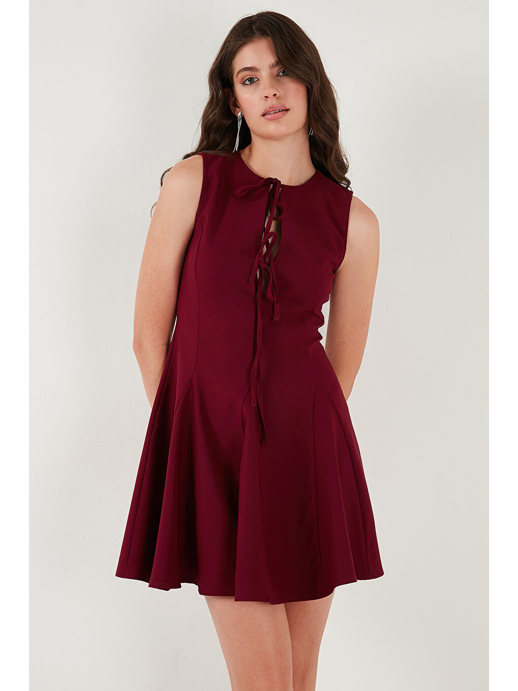 Bordo Regular Fit Kloş Etekli Bağlama Detaylı Kolsuz Kadın Mini Elbise 6525592-4