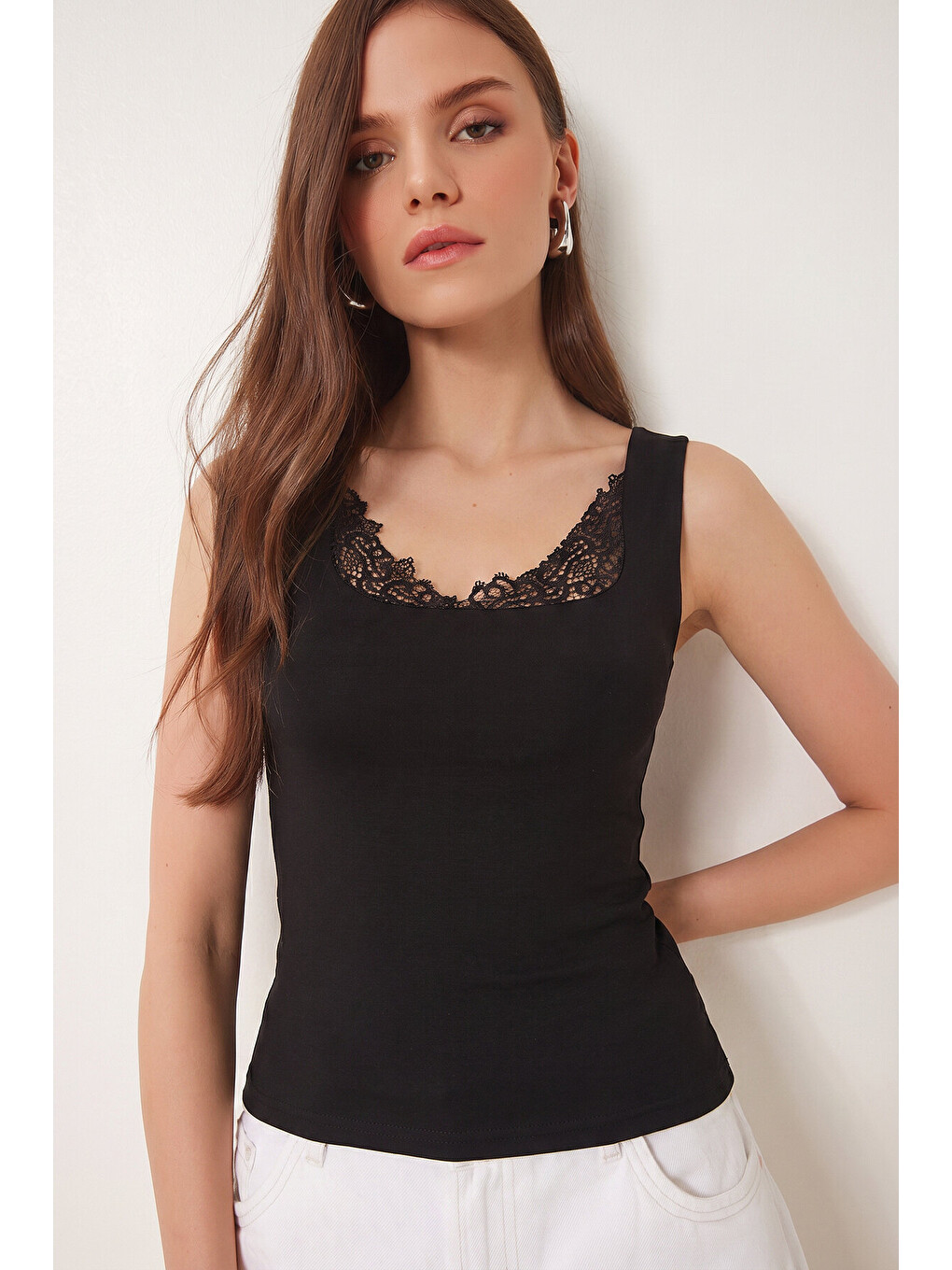 Siyah Güpürlü Kalın Askılı Modal Bluz SİYAH LMW0036