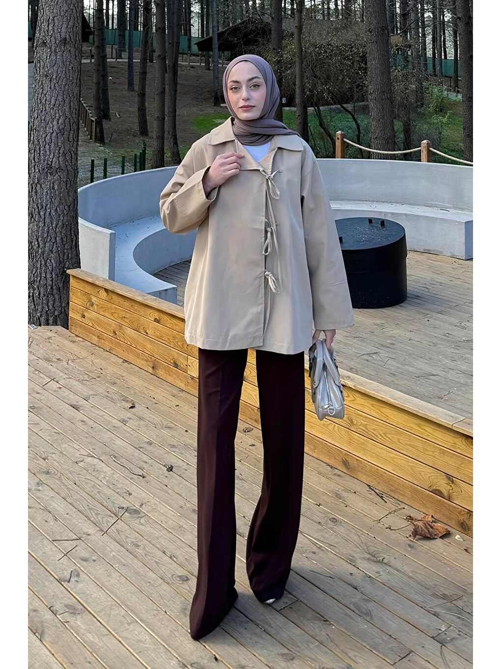 Fiyonk Detaylı Trençkot Bej