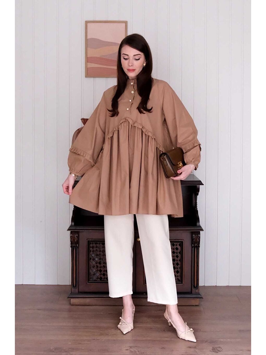 Bej Karamel İnci Detaylı Robalı Tunik Krem Boru Paça Pantolon Takım