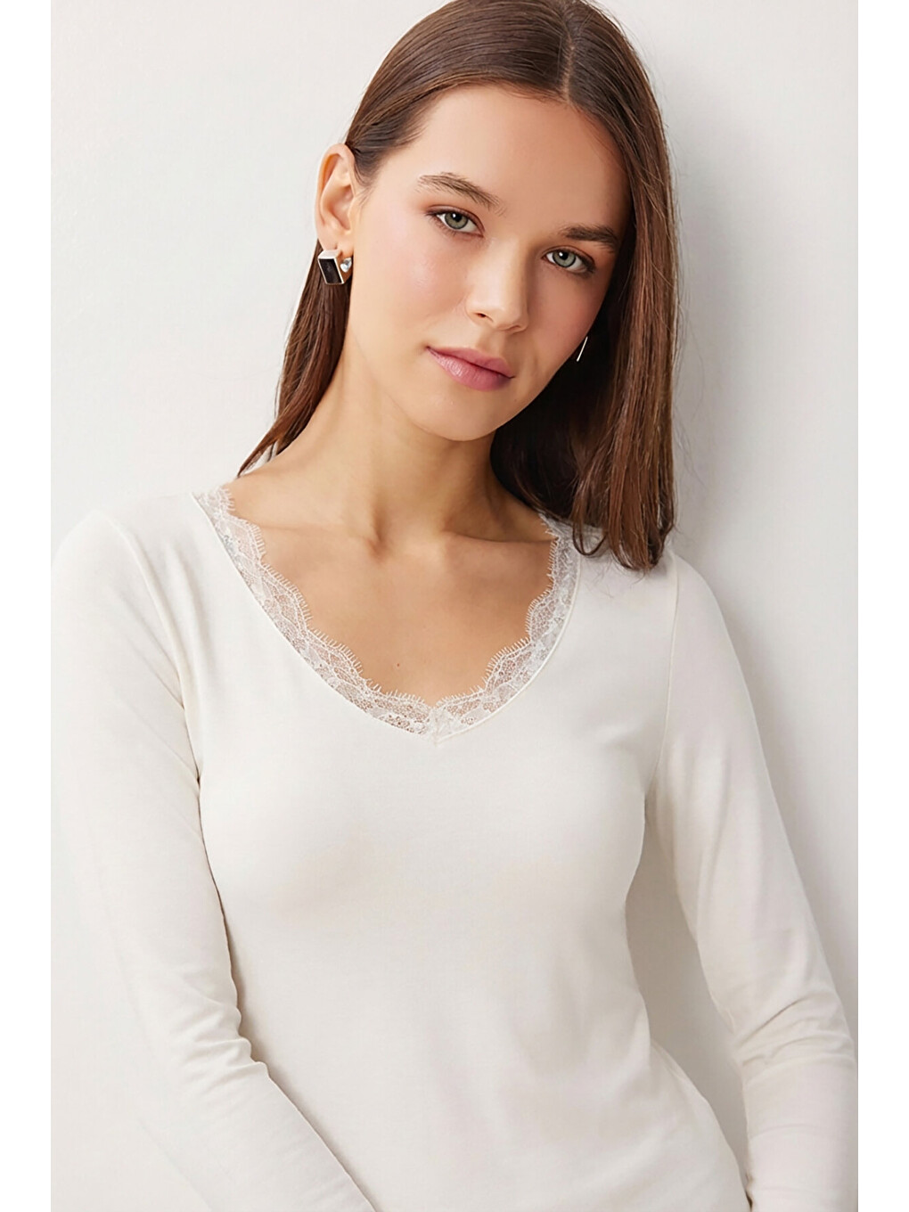Beyaz Dantelli Örme Bluz KEMİK LDZ0070-2
