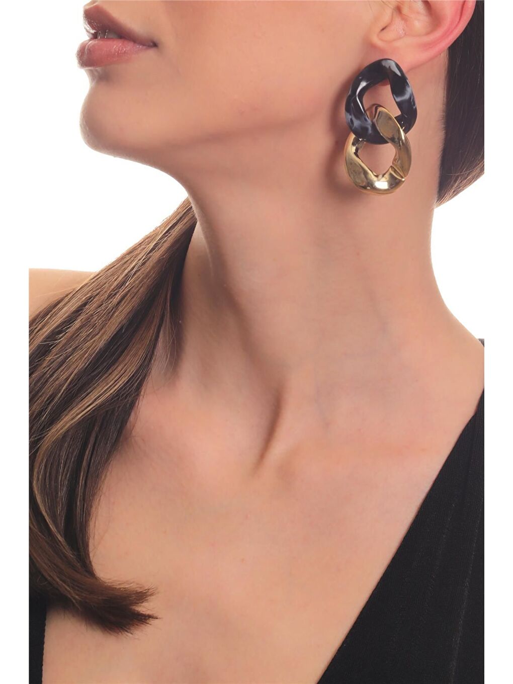 Kadın Kalın Zincir Formlu Gold & Siyah Çivili Model Reçine Küpe-1