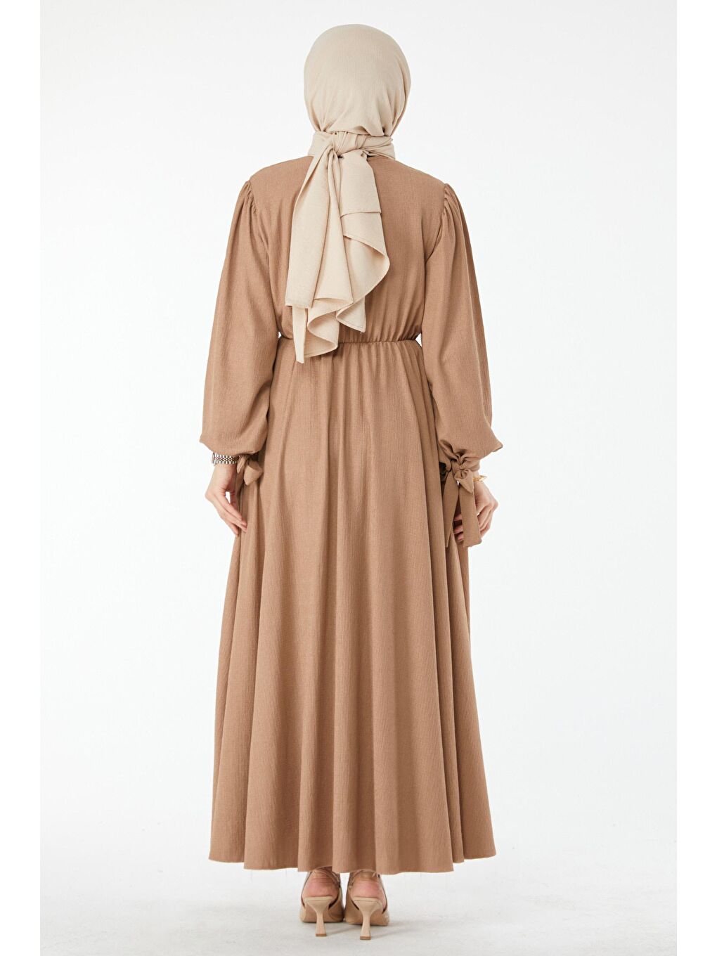Bej Bisiklet Yaka Kadın Vizon Beli Lastikli Kolu Bağcık Detaylı Elbise - 24460-5