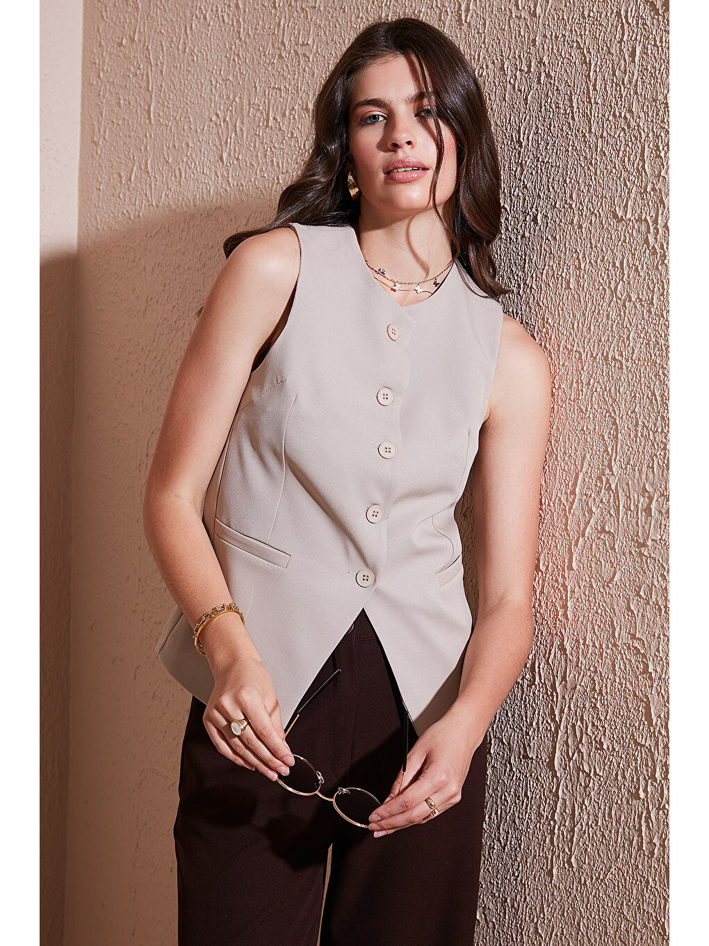 Bej Regular Fit Bisiklet Yaka Kolsuz Düğmeli Basic Kadın Bluz Yelek 65200004