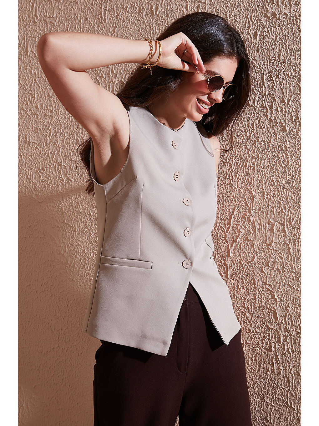 Bej Regular Fit Bisiklet Yaka Kolsuz Düğmeli Basic Kadın Bluz Yelek 65200004-1
