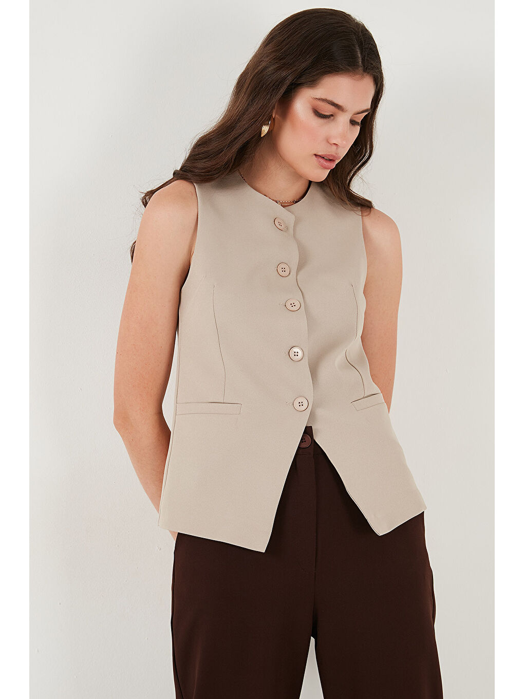 Bej Regular Fit Bisiklet Yaka Kolsuz Düğmeli Basic Kadın Bluz Yelek 65200004-4