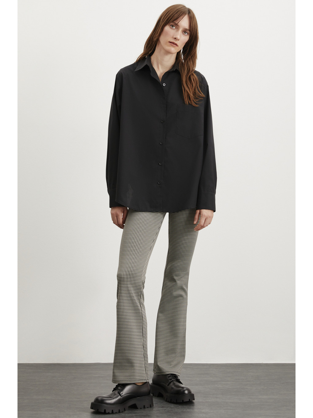 Celıa Kadın %100 Organik Pamuklu Oversize Fit Bol Kesim Tek Cepli Dokuma Siyah Gömlek-4