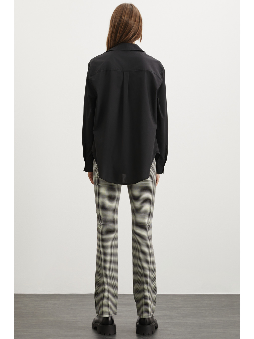 Celıa Kadın %100 Organik Pamuklu Oversize Fit Bol Kesim Tek Cepli Dokuma Siyah Gömlek-5