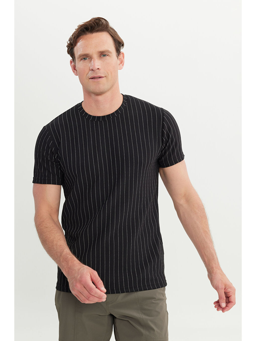 Erkek Siyah Slim Fit Dar Kesim Bisiklet Yaka Esnek Tişört-2