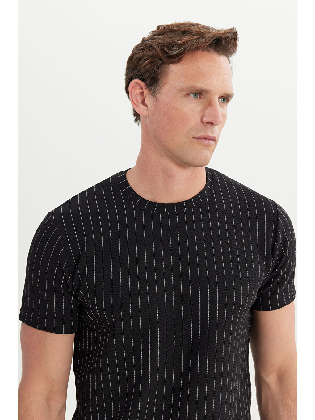 Erkek Siyah Slim Fit Dar Kesim Bisiklet Yaka Esnek Tişört-3