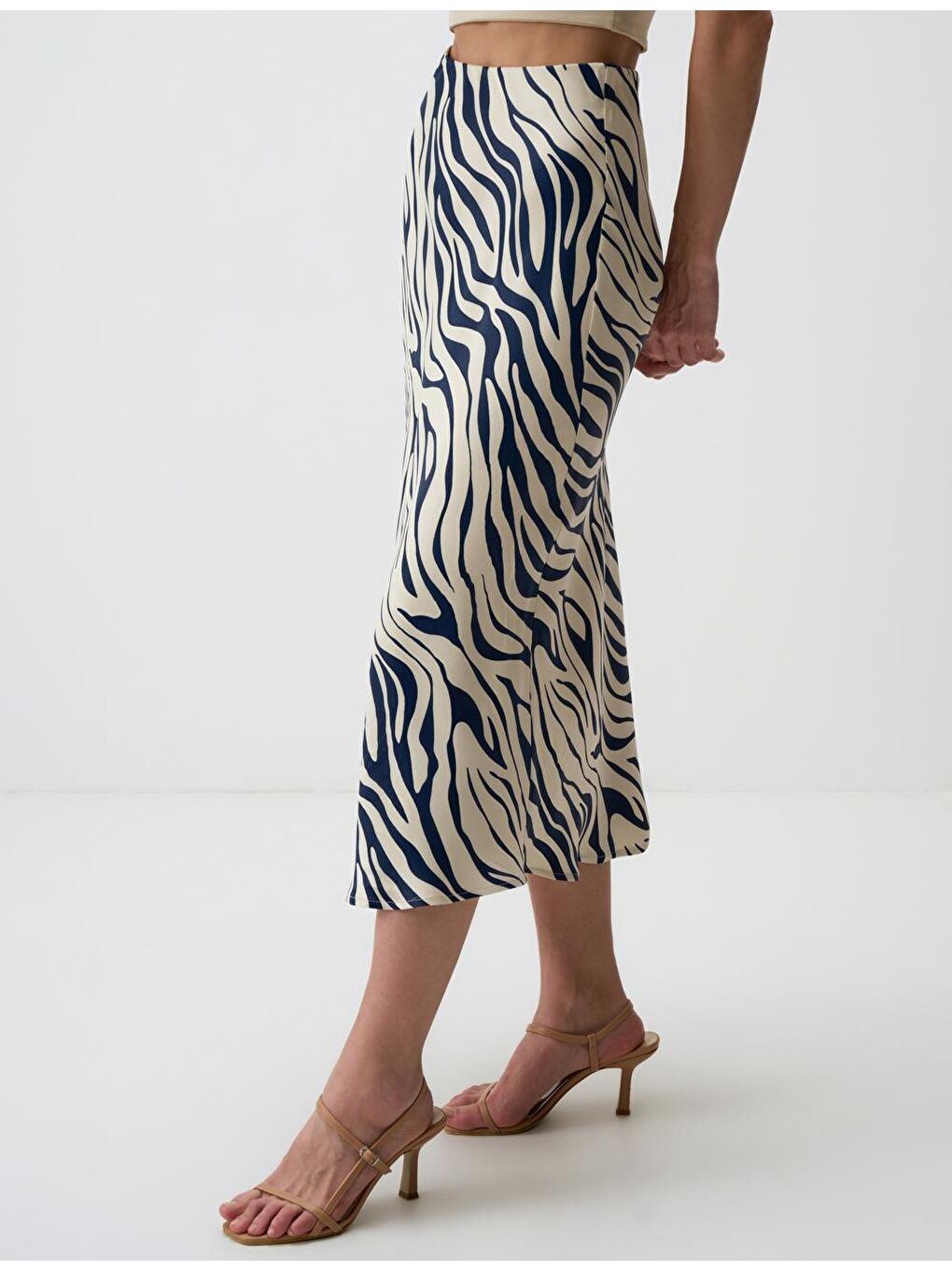 Lacivert Normal Bel Çizgili Saten Midi Etek-3