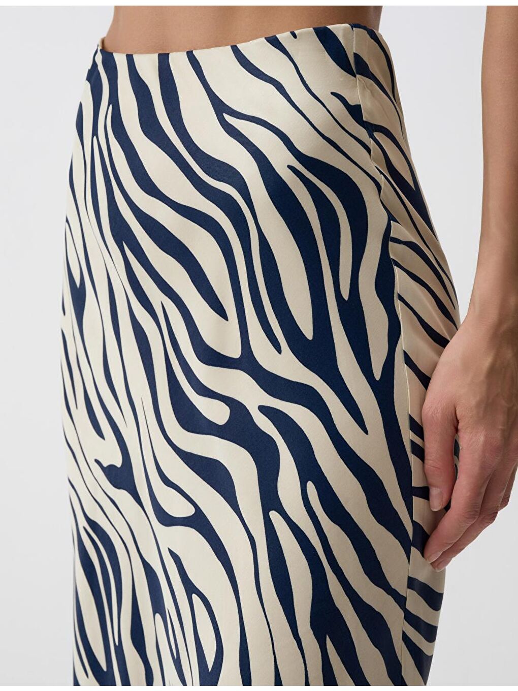 Lacivert Normal Bel Çizgili Saten Midi Etek-4