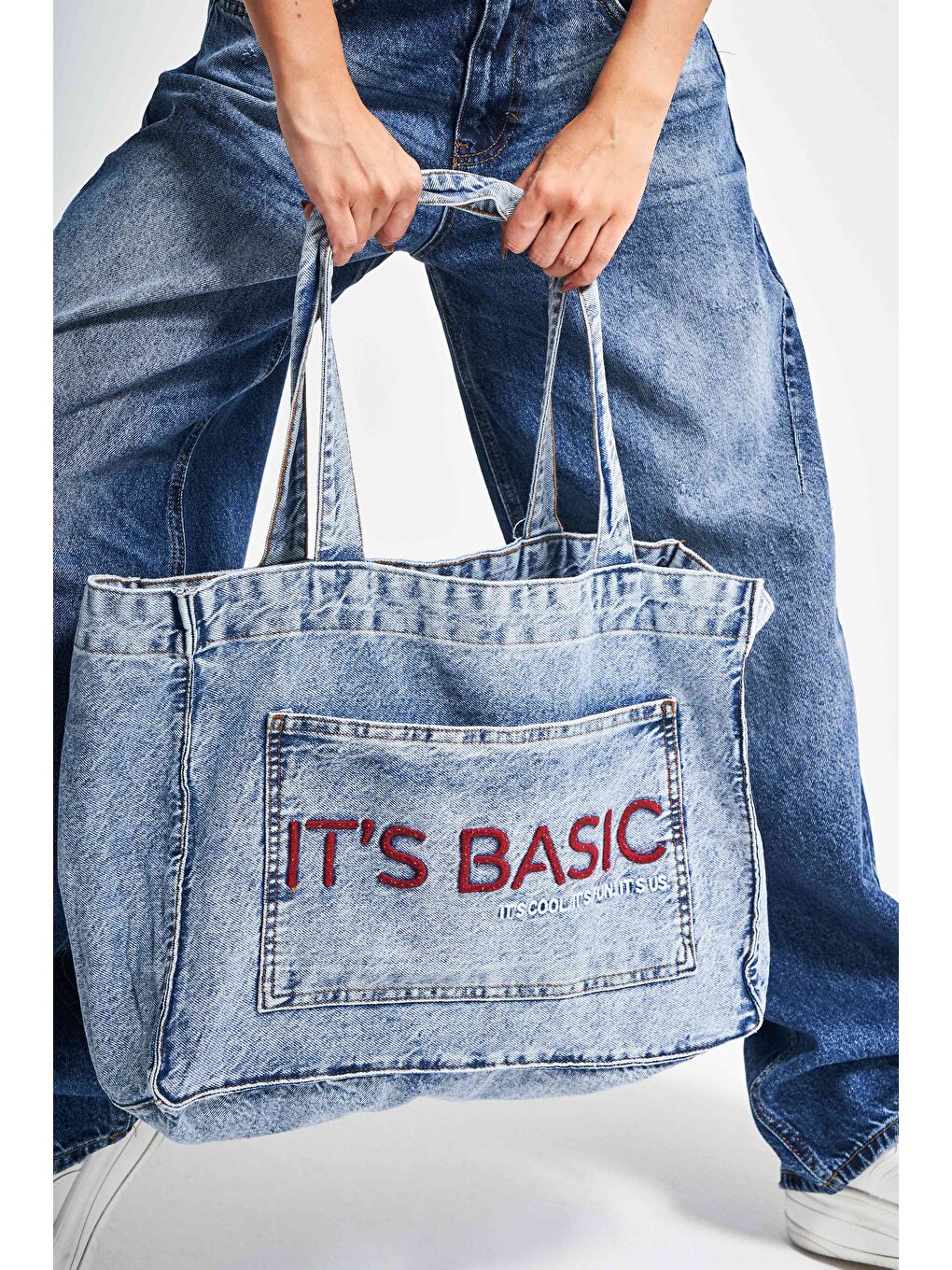 it's basic Koyu Mavi Renk S3w427 Bordo Nakışlı Körüklü Cepli Denim Çanta