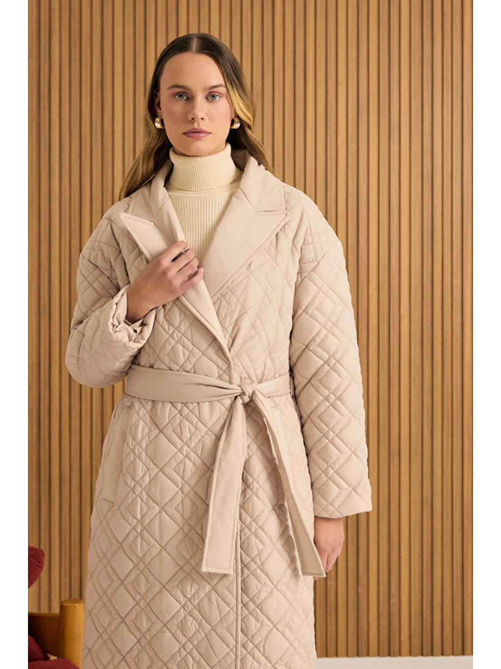 Bej Seyyar Kuşaklı Kapitone Mont-2