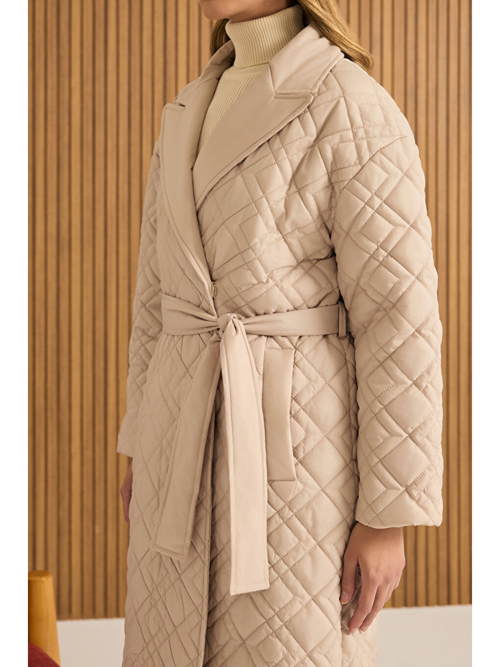 Bej Seyyar Kuşaklı Kapitone Mont-4