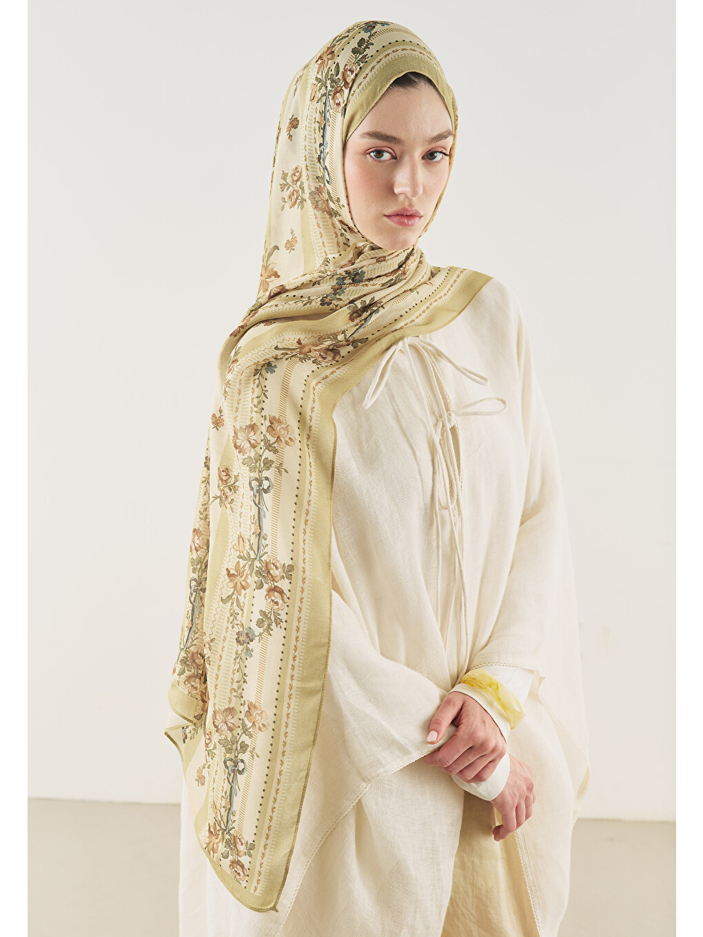 Sarı Floral Touch Desen Soft Viskon Şal Tereyağı-2