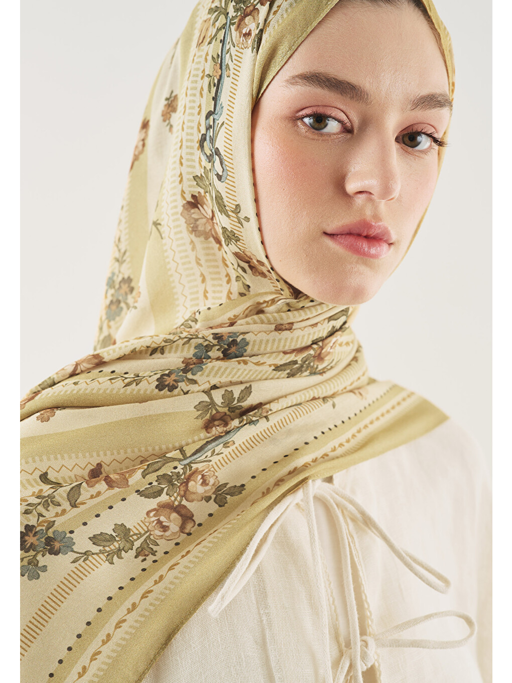 Sarı Floral Touch Desen Soft Viskon Şal Tereyağı-3