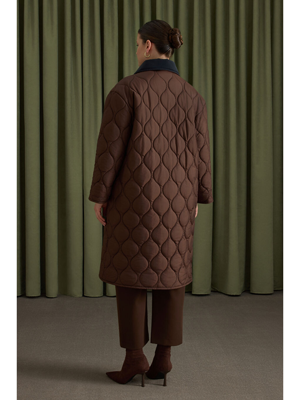 Kahverengi Çift Taraflı Kullanım Özellikli Kapitone Mont-4